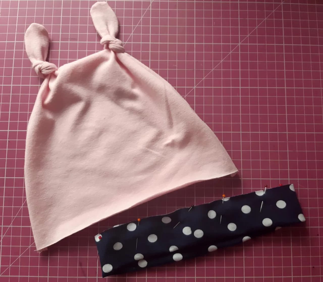 Jak uszyć czapkę dziecięcą: proste kroki, które musisz znać