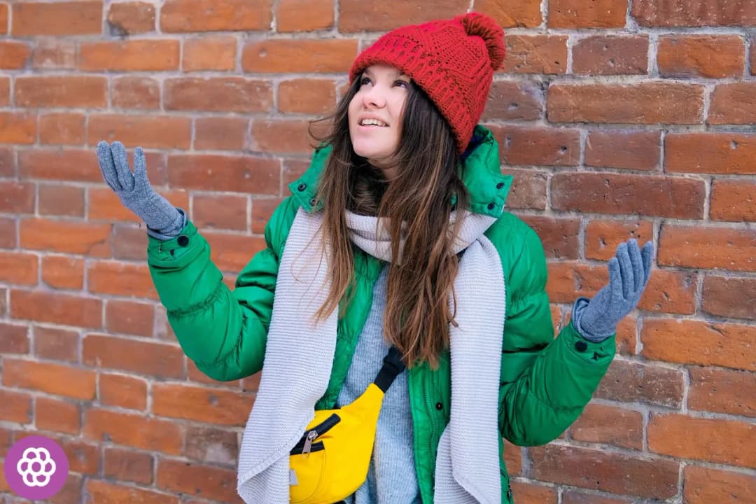 Jakie kolory czapki i szalika do zielonej kurtki nie pasują?