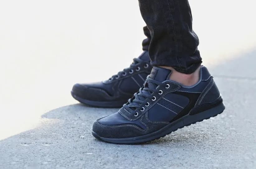 Niebieskie buty do czego pasują? Odkryj idealne stylizacje!