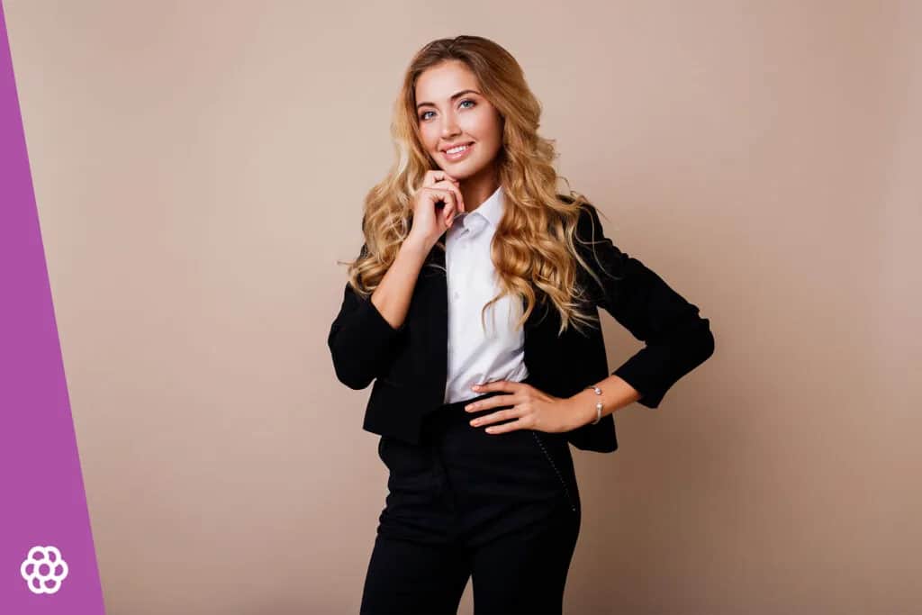 Co ubrać na obronę, by wyglądać profesjonalnie i czuć się komfortowo