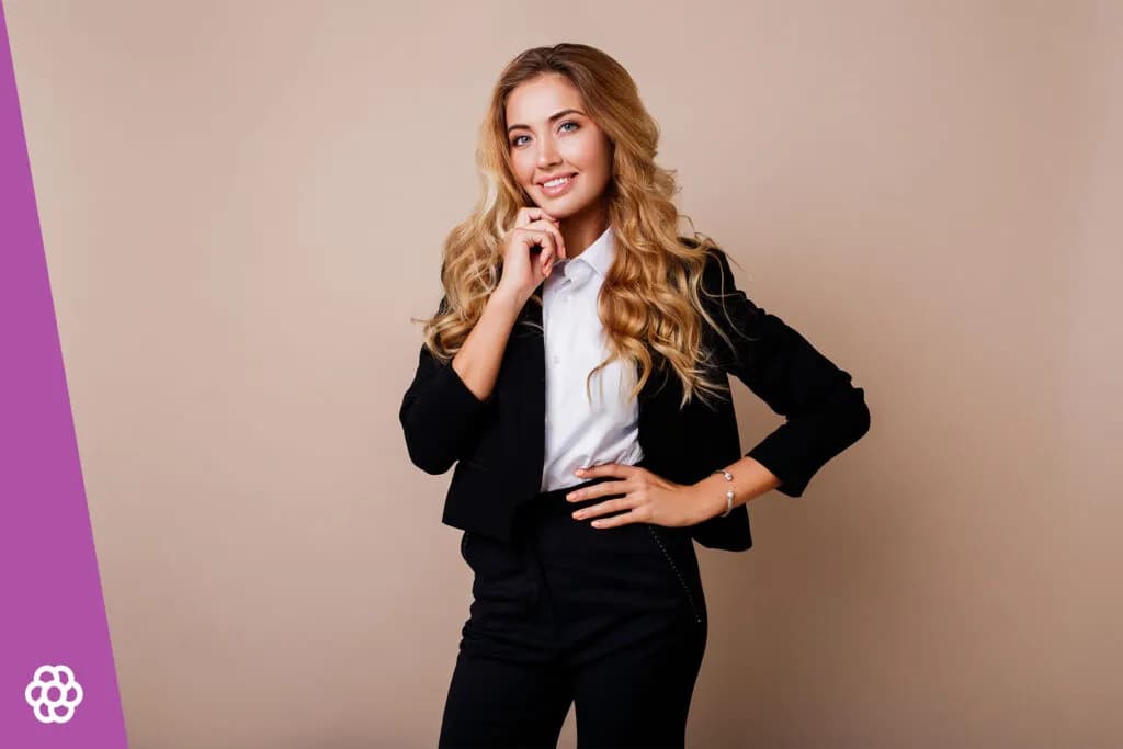 Co ubrać na obronę, by wyglądać profesjonalnie i czuć się komfortowo