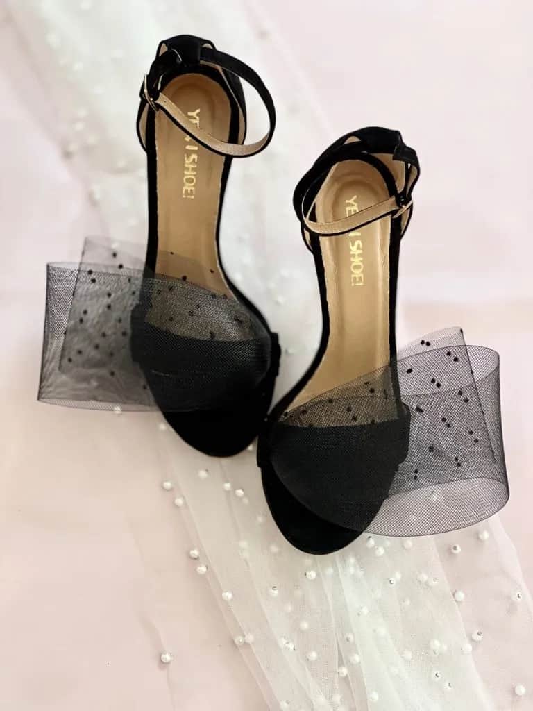 Jakie buty do srebrnej sukienki - unikaj najczęstszych błędów stylizacji