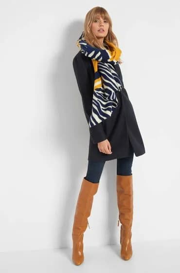 Jaki szalik do czarnego płaszcza - uniknij modowych faux pas