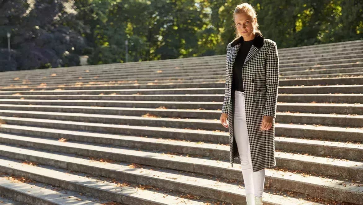 Najlepsze outfit na jesień: jak stworzyć stylowe i praktyczne zestawy